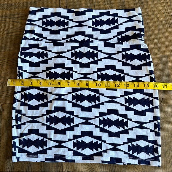 💥3/$17💥 Charlotte Russe | Navy Aztec High-Waisted Bodycon Mini Skirt | Size S - Picture 7 of 11